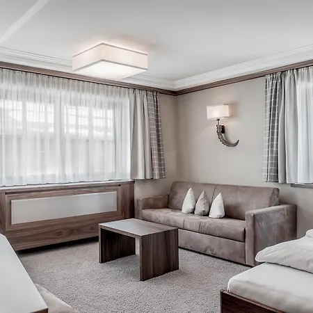 Garni Caroline Hotel 4*