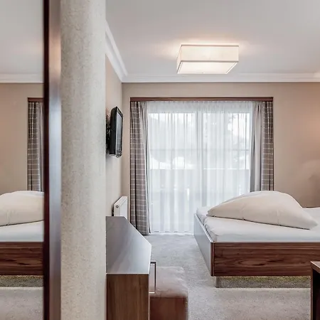 Hotel Garni Caroline 4*