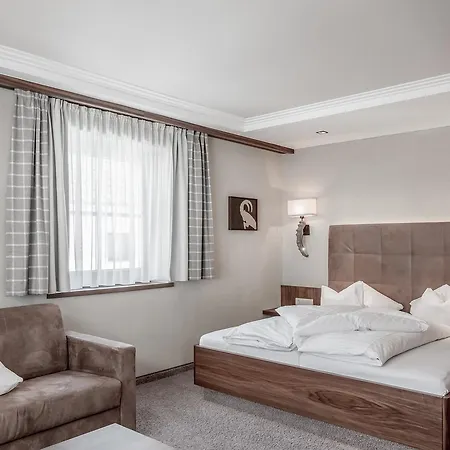 Garni Caroline 4*