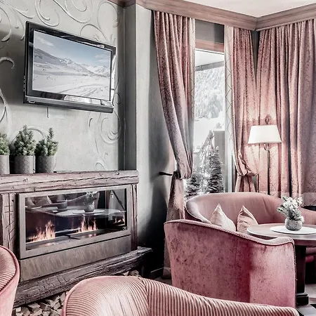 Garni Caroline Hotel 4*