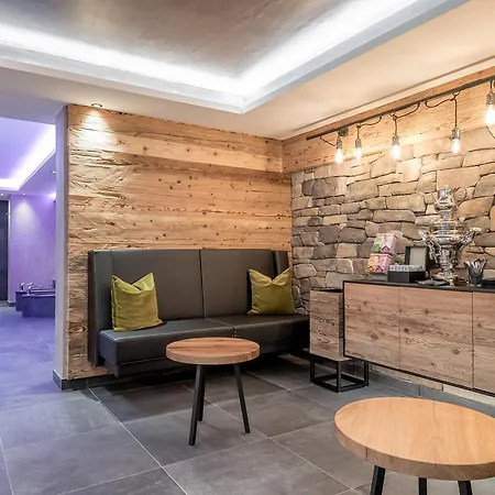 Garni Caroline 4*