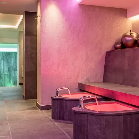 Garni Caroline ايشجل