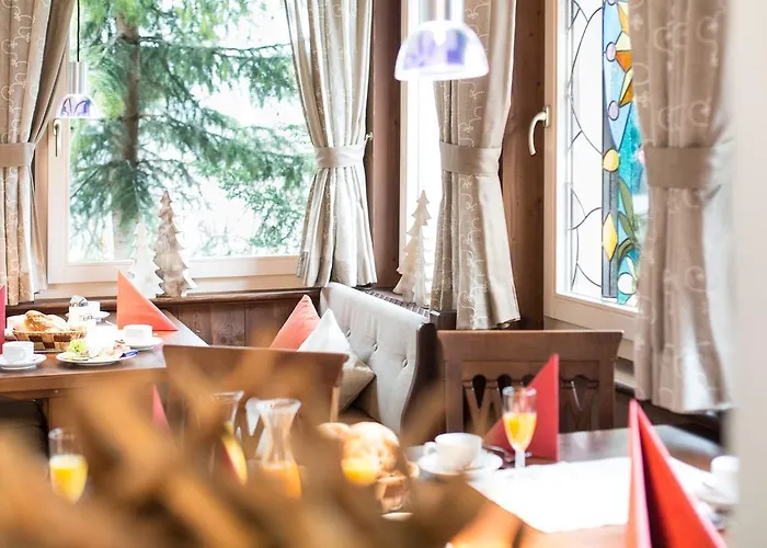 Garni Caroline イシュグル