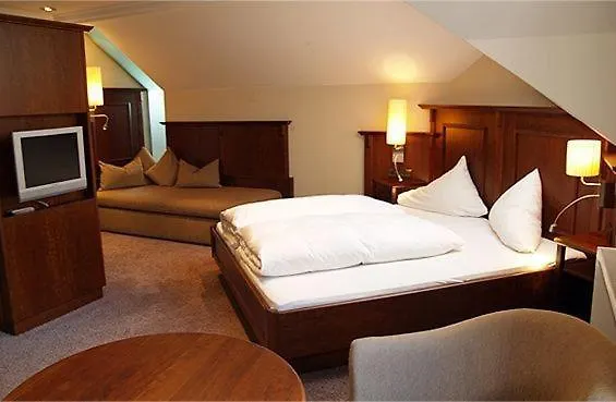 Garni Caroline Hotel 4*