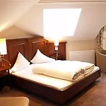 Garni Caroline 4*
